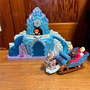 FisherPrice Little People Frozen Castle & Kristoff’s Sleigh